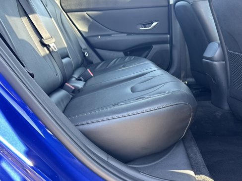 Used 2022 Hyundai Elantra Limited w/ Cargo Package image 18