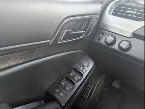 Used 2018 GMC Yukon XL SLT w/ Open Road Package image 17
