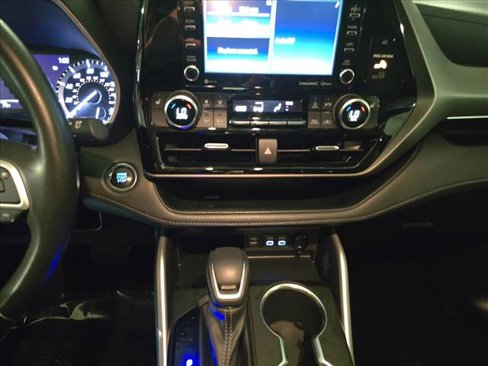 Used 2022 Toyota Highlander XLE image 23