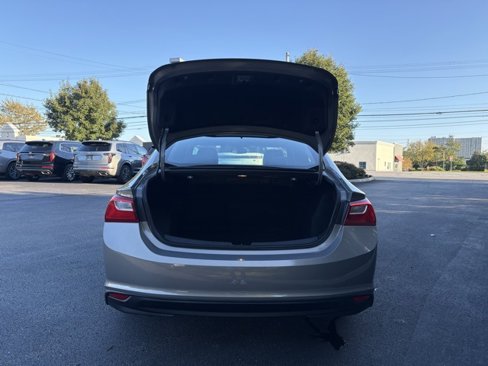 Used 2017 Chevrolet Malibu LT image 6