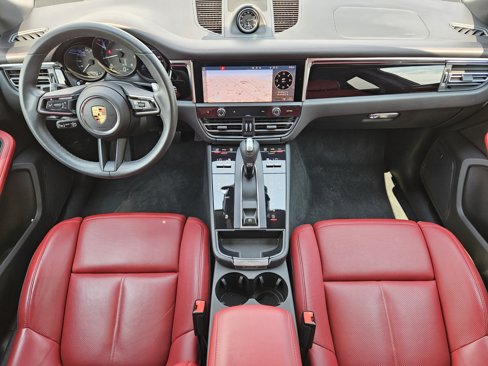 Used 2024 Porsche Macan image 34