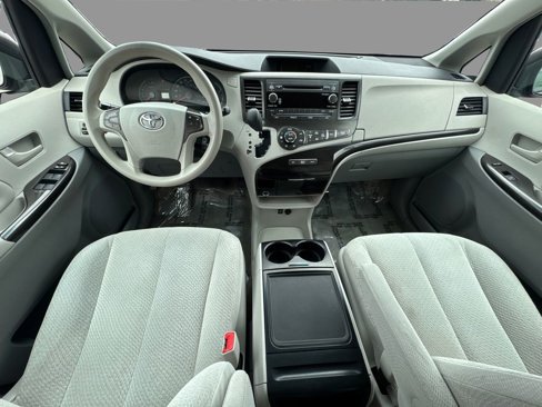 Used 2014 Toyota Sienna LE image 23