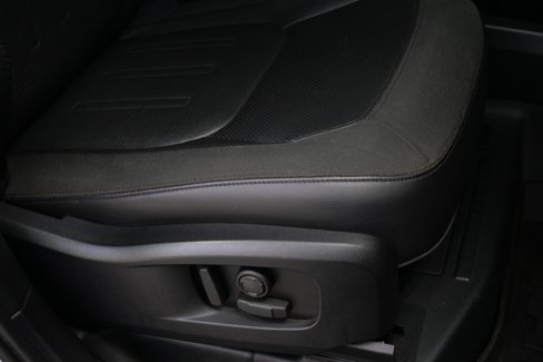 Used 2020 Land Rover Defender 110 First Edition image 27