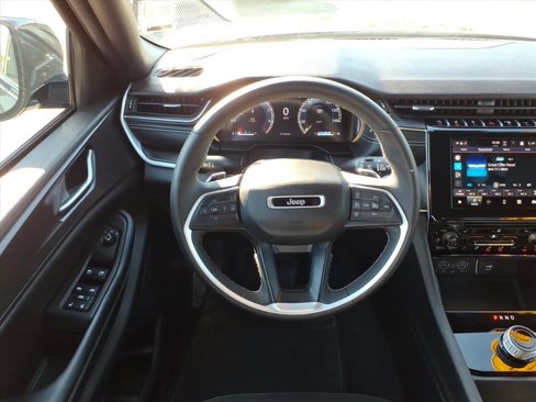Used 2023 Jeep Grand Cherokee L Laredo image 10