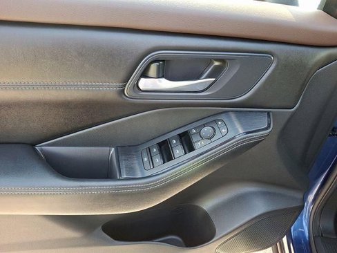 Used 2022 Nissan Rogue SV w/ SV Premium Package image 13