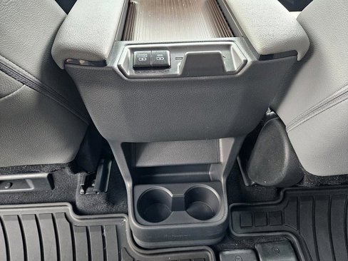 Used 2023 Toyota Sienna XLE image 12