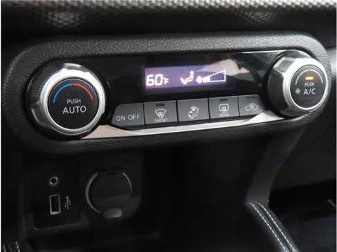 Used 2018 Nissan Kicks SV image 14