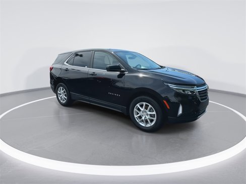 Used 2023 Chevrolet Equinox LT image 2