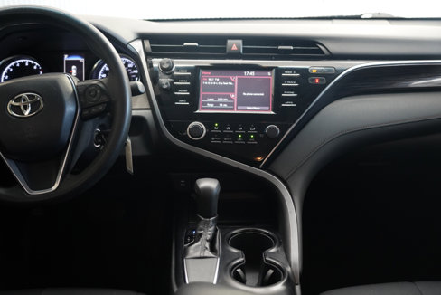 Used 2018 Toyota Camry LE image 18