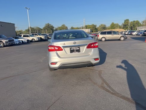 Used 2016 Nissan Sentra S image 10