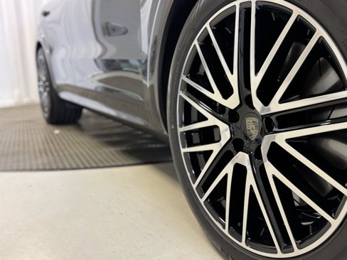 New 2025 Porsche Cayenne Turbo image 44