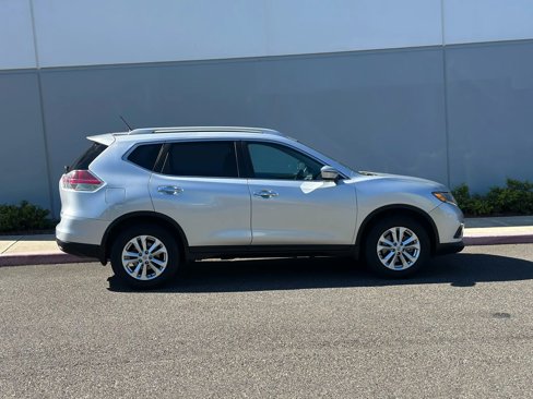 Used 2016 Nissan Rogue SV w/ SV Family Package image 5