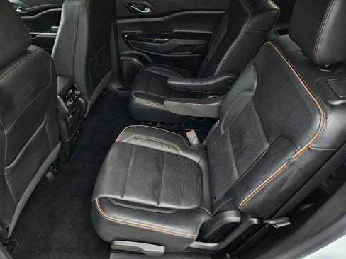 Used 2021 GMC Acadia AT4 w/ Technology Package image 28