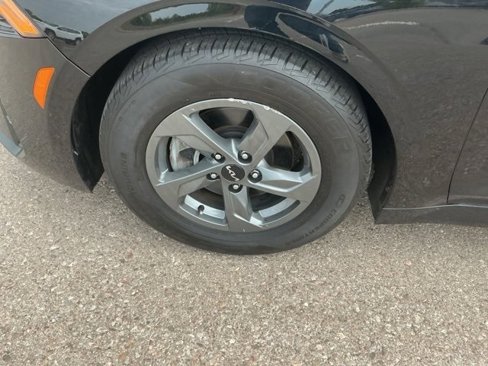 Used 2022 Kia K5 LX image 9