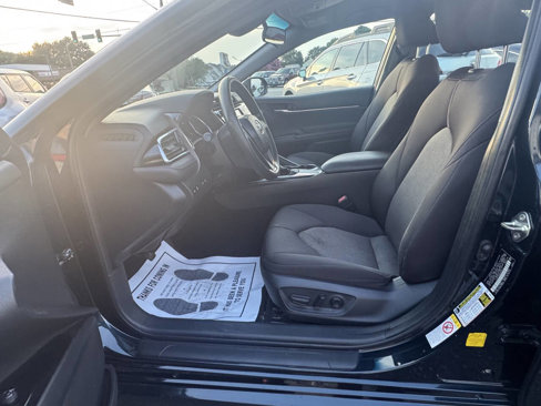 Used 2018 Toyota Camry LE image 10