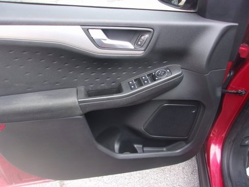 Used 2020 Ford Escape SE image 12