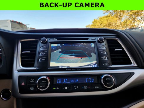 Used 2017 Toyota Highlander AWD V6 image 22
