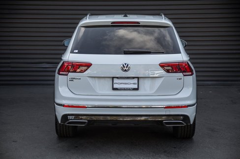Used 2018 Volkswagen Tiguan SEL Premium w/ R-Line Package image 9