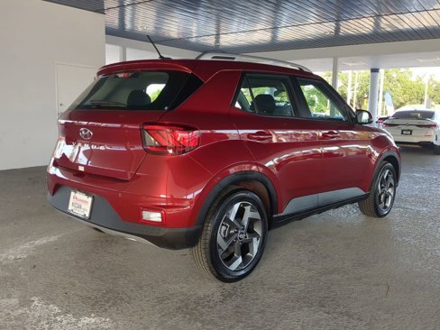 Used 2025 Hyundai Venue SEL image 4