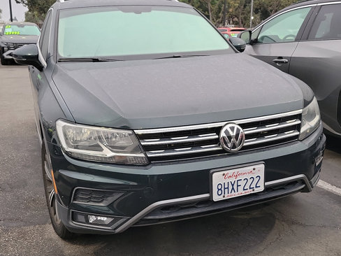 Used 2018 Volkswagen Tiguan SEL image 2