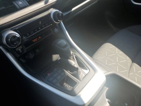Used 2020 Toyota RAV4 XLE image 24
