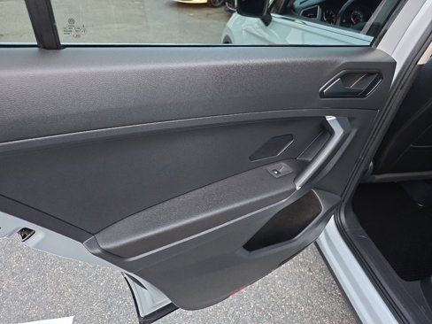 Used 2018 Volkswagen Tiguan SEL image 48