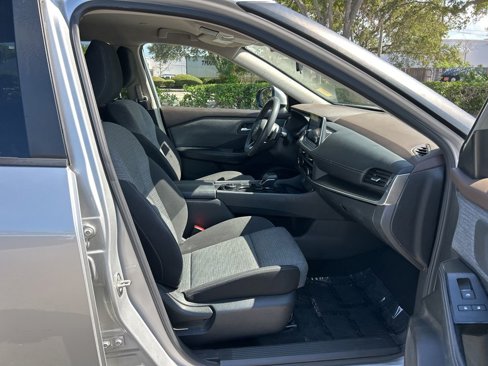 Used 2023 Nissan Rogue SV image 34