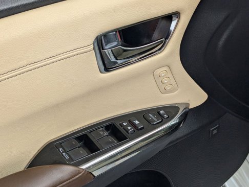 Used 2017 Toyota Avalon Limited image 16