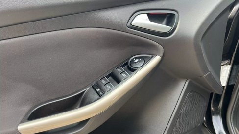 Used 2012 Ford Focus SEL image 9