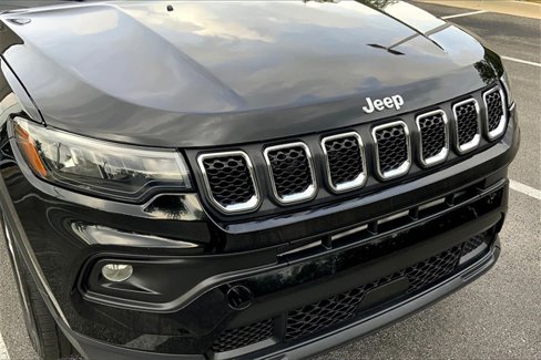 Used 2023 Jeep Compass Latitude image 29