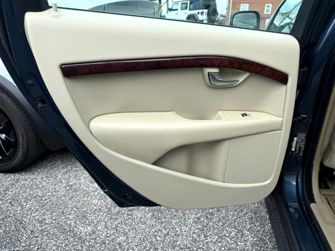 Used 2008 Volvo XC70 3.2 image 34