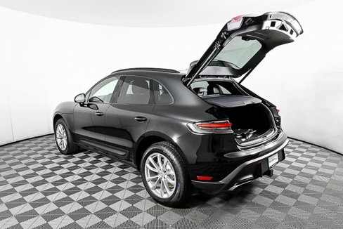 Certified 2025 Porsche Macan image 30