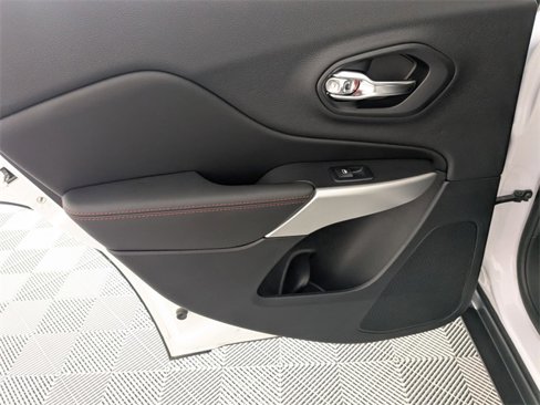 Used 2018 Jeep Cherokee Trailhawk w/ Comfort/Convenience Group image 28