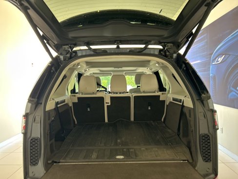 Used 2019 Land Rover Discovery HSE image 14