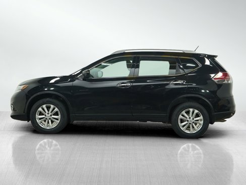 Used 2016 Nissan Rogue SV image 3