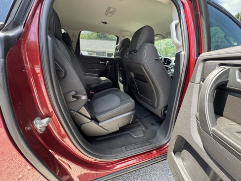 Used 2017 Chevrolet Traverse LT w/ Style and Technology Package image 27