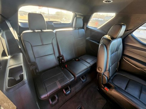 Used 2023 Chevrolet Traverse RS image 33