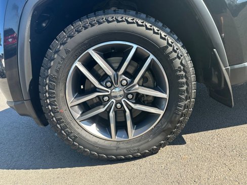 Used 2017 Jeep Grand Cherokee Limited w/ Trailer Tow Group IV image 12