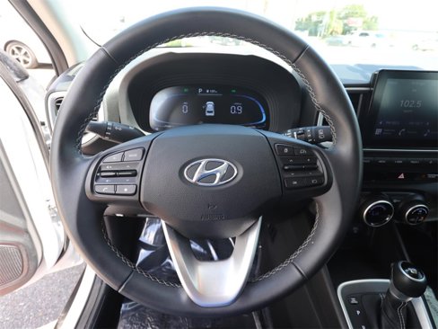 Used 2024 Hyundai Venue SEL image 15
