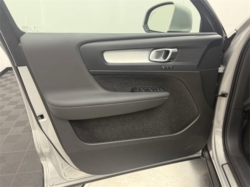 Certified 2025 Volvo XC40 B5 Core image 10