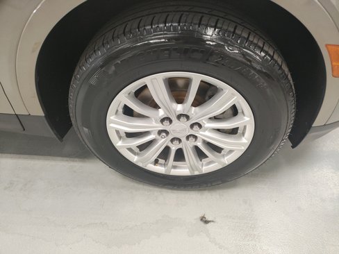 Used 2017 Cadillac XT5 FWD image 4