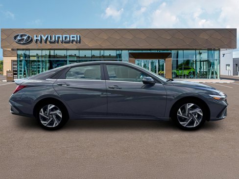 New 2025 Hyundai Elantra SEL image 9
