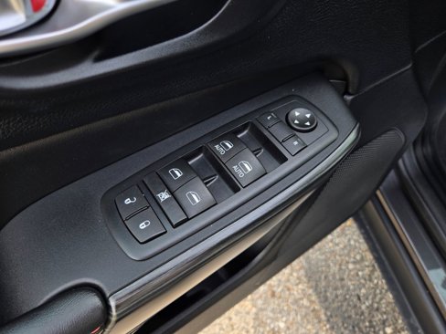 Used 2017 Jeep Cherokee Latitude w/ Comfort/Convenience Group image 11