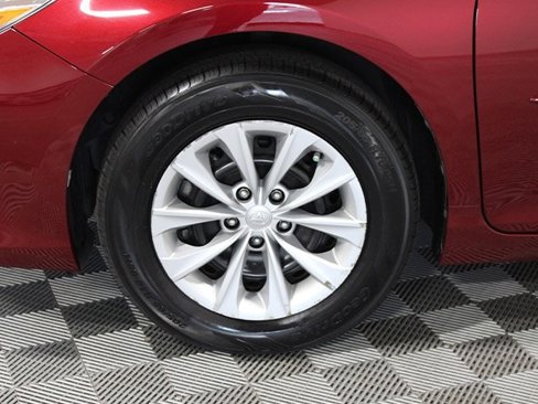 Used 2015 Toyota Camry LE image 16