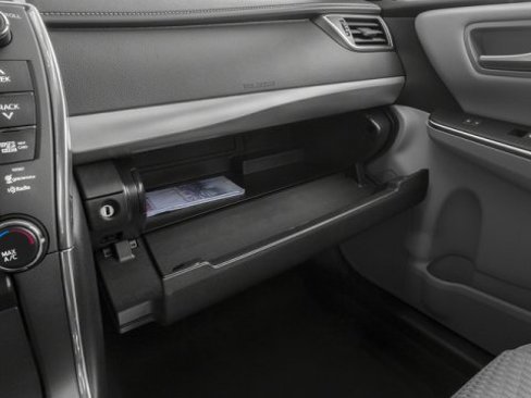 Used 2017 Toyota Camry SE image 17