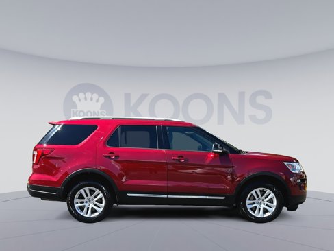 Used 2018 Ford Explorer XLT w/ Equipment Group 201A image 8