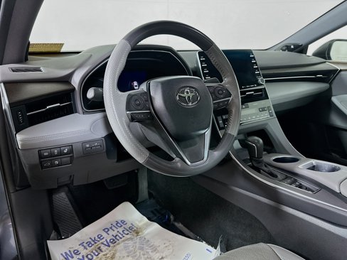 Used 2019 Toyota Avalon Limited image 9