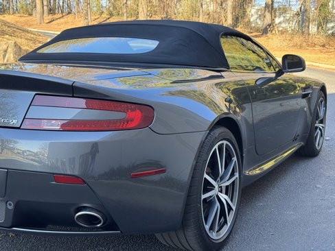 Used 2013 Aston Martin V8 Vantage Roadster image 22