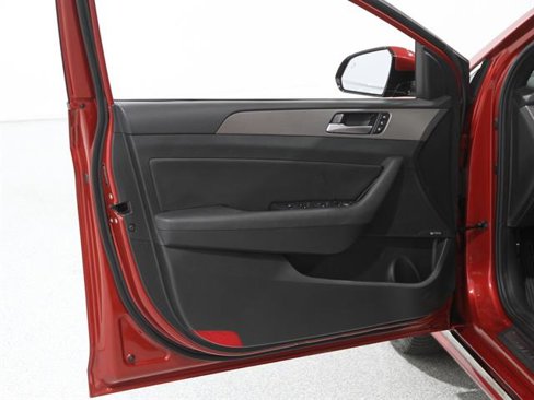 Used 2019 Hyundai Sonata Limited image 4