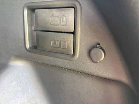 Used 2023 Chevrolet Equinox LT image 37